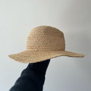 Arie Sun hat